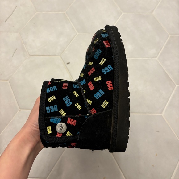 Kids UGG Boots - Picture 3 of 5